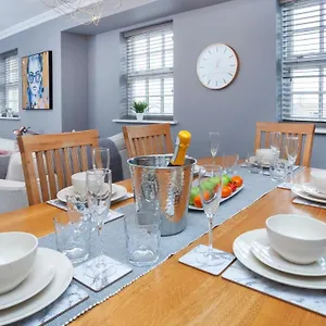 The Station Apartment- A Stunning Space, Close To The Centre York